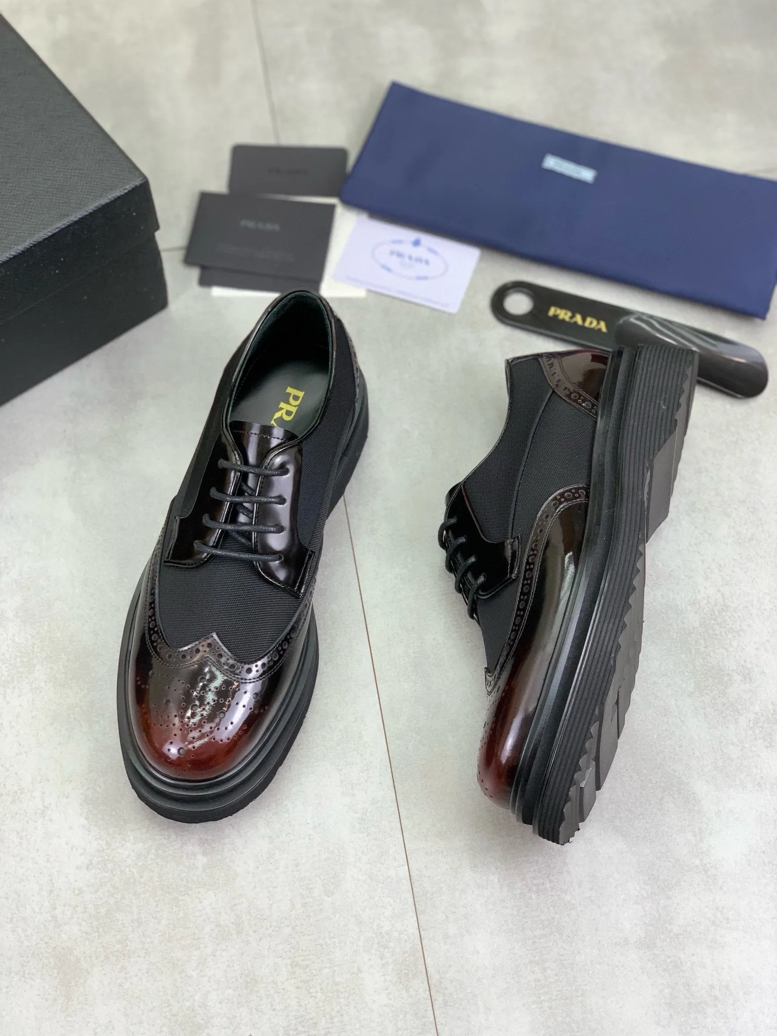 Factory price P880 💰Original quality, top version🔱 ＰＲＡＤＡPrada. Men's business casual leather shoes, top quality products. 1:1 shipment⬆️Luxurious and noble👞All imported original brand fabrics, just to create a more comfortable wearing experience. Upper: Original comfortable open edge bead-rubbed calf leather➕Top imported water-dyed full cow lining, original lightweight and comfortable TPU foam combination bottom✔️Code number: 39-44 (38.45 can be customized)